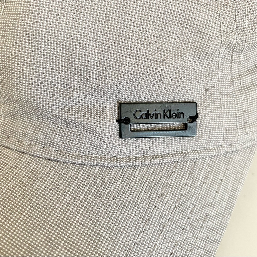 Calvin Klein Textured Gray Cap - Picture 2 of 4